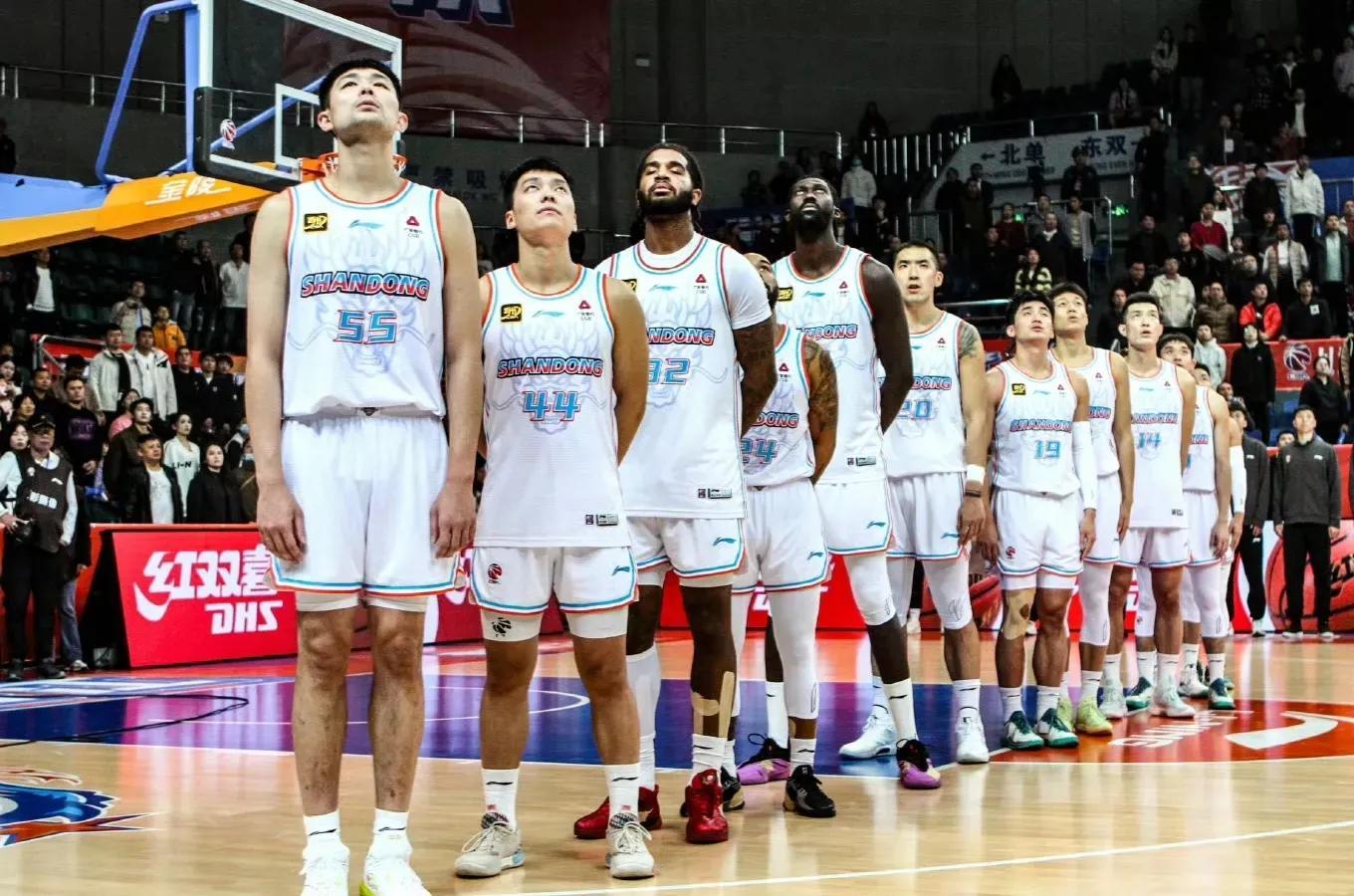 上半场悬念：比分54-51，激战正酣！的简单介绍
